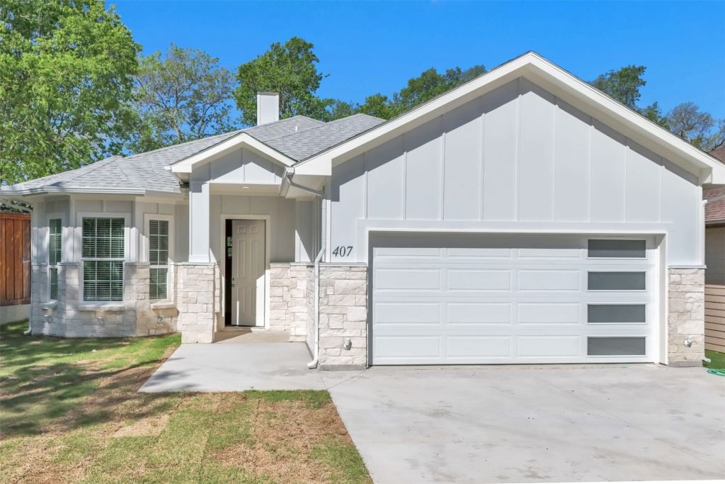 407 Henderson Street, Bonham, TX 75418 — photo 1