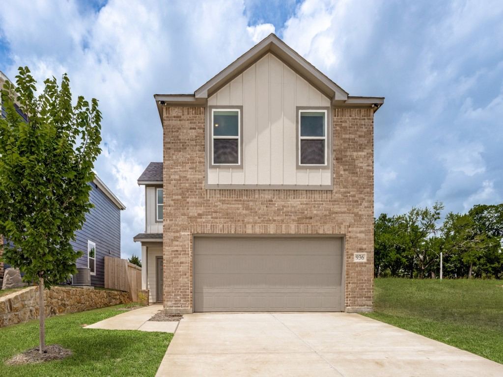 936 S Holly Avenue, Sherman, TX 75092 — photo 1