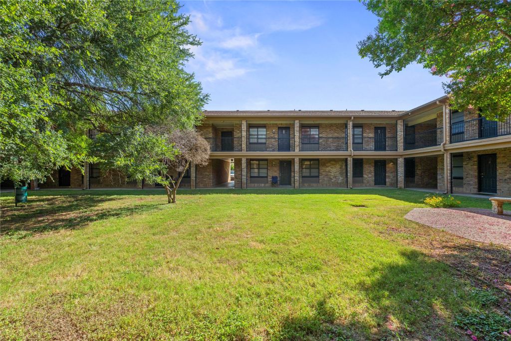 1214 Baylor Avenue 111, Waco, TX 76706 — photo 1