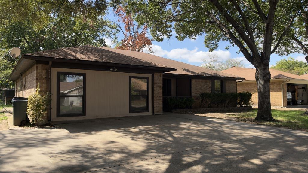 749 James Circle, Burleson, TX 76028 — photo 1