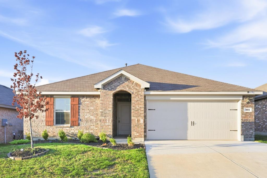 921 Keystone Court, Ferris, TX 75125 — photo 1