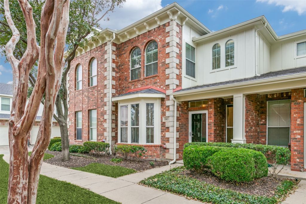 180 Leonard Street, Lewisville, TX 75057 — photo 1