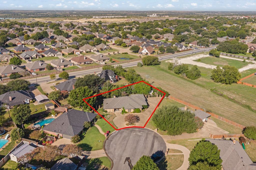1605 Heather Court, Cleburne, TX 76033 — photo 1