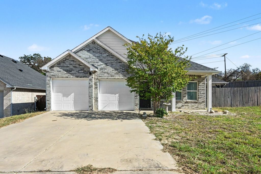 819 N Ridge Drive, White Settlement, TX 76108 — photo 1