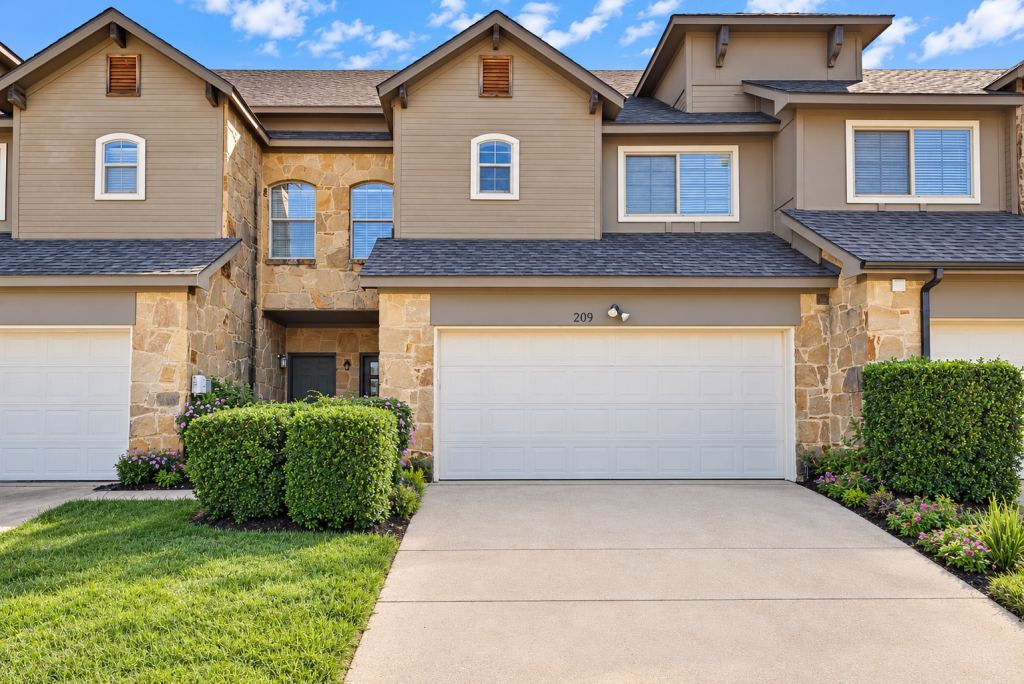 209 Wooded Glen Court, Arlington, TX 76013 — photo 1