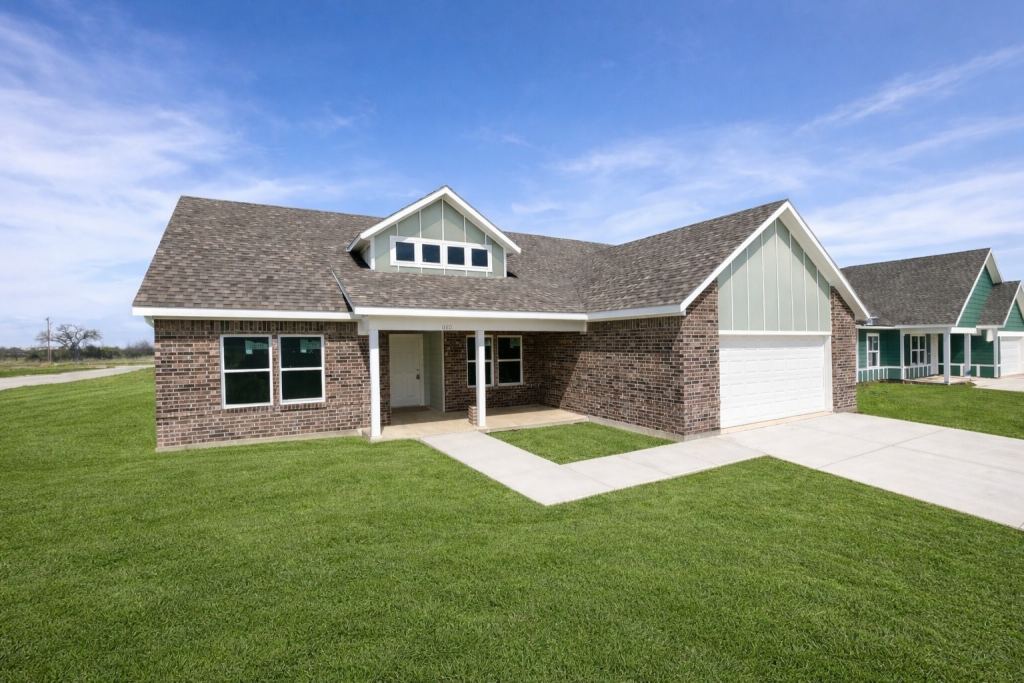 613 Crockett Drive, Cleburne, TX 76033 — photo 1