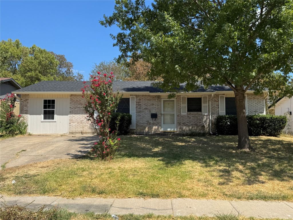 1229 Greenbrier Drive, Mesquite, TX 75149 — photo 1