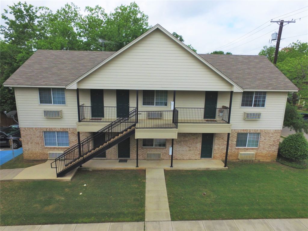 630 Schmitz Avenue 3, Denton, TX 76209 — photo 1