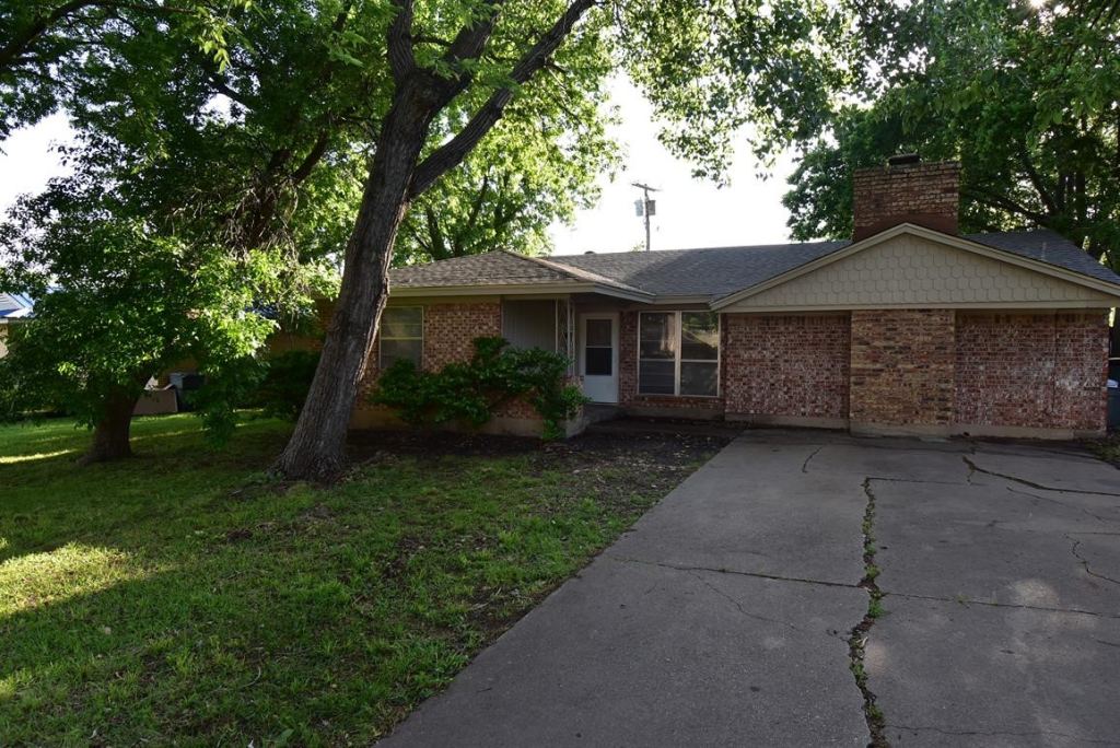 804 S Burdette Avenue, Sherman, TX 75090 — photo 1