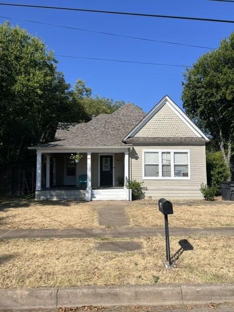 509 N Buffalo Avenue, Cleburne, TX 76033 — photo 1