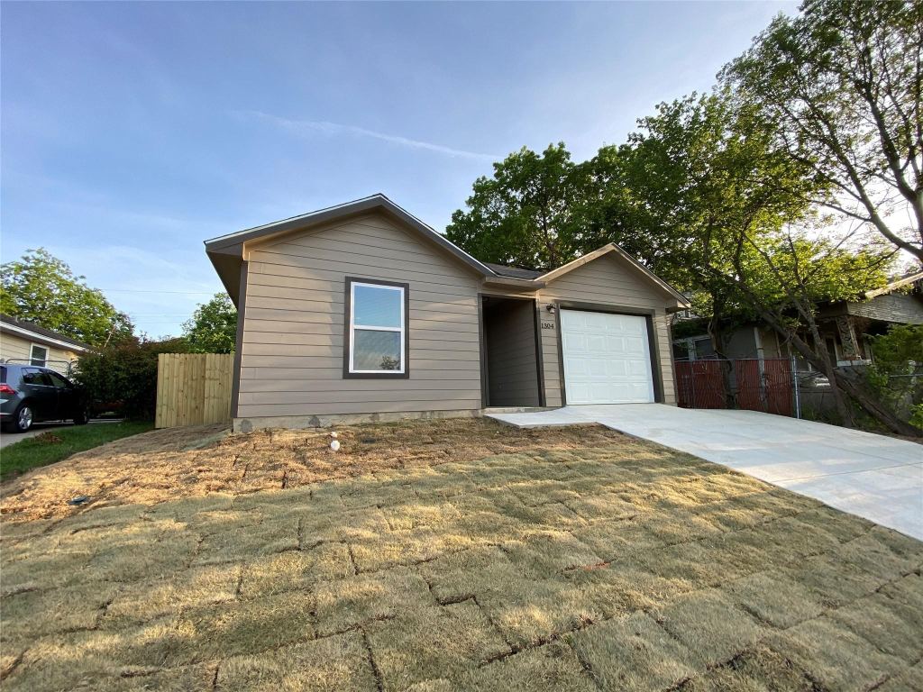 1304 E Magnolia Avenue, Fort Worth, TX 76104 — photo 1