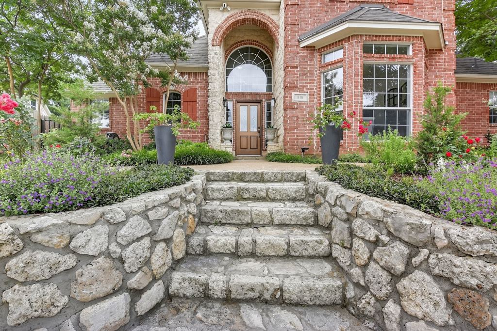 816 Lake View Court E, Crowley, TX 76036 — photo 1