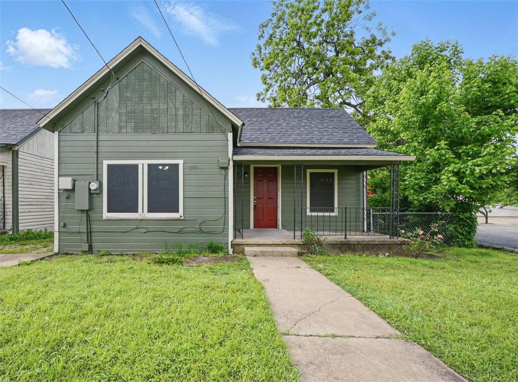 906 E Houston Street, Sherman, TX 75092 — photo 1