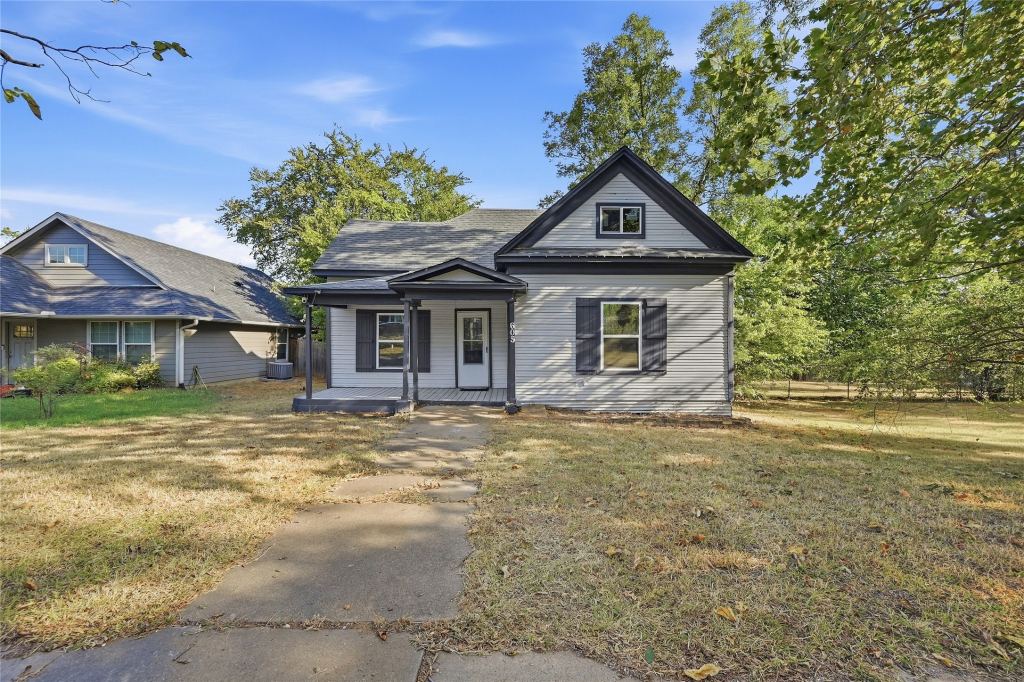 605 E Woodard Street, Denison, TX 75021 — photo 1