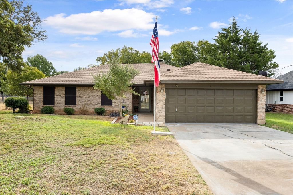 417 Sky Harbour Court, Granbury, TX 76049 — photo 1