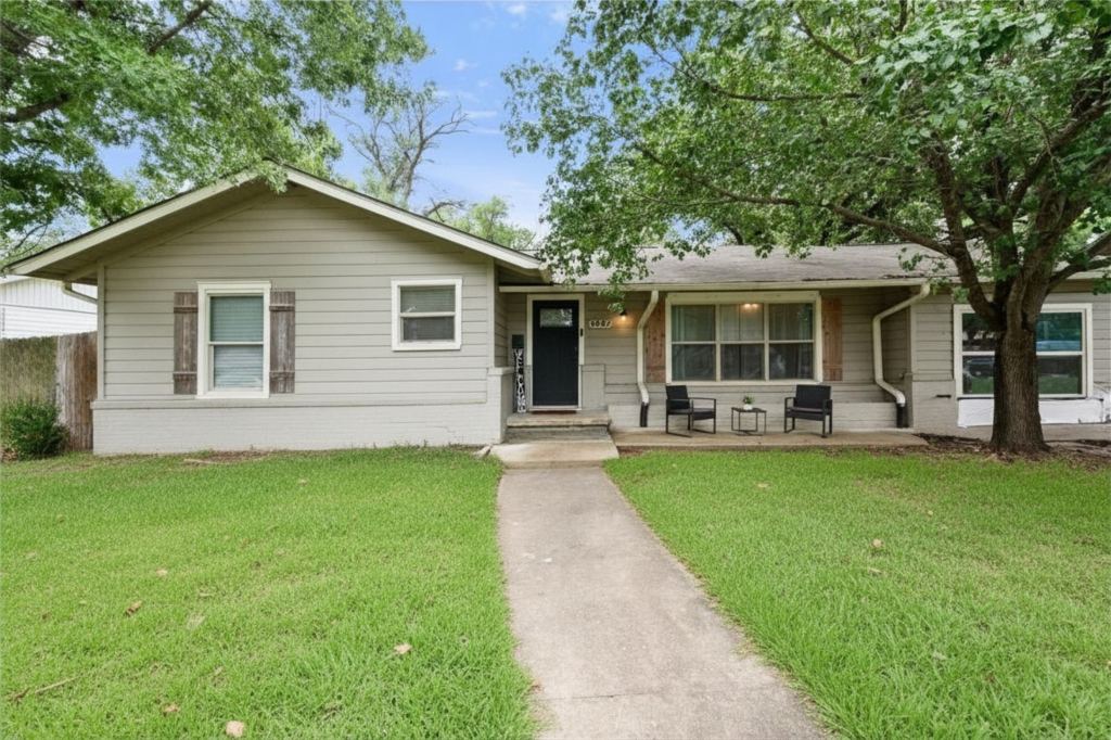 1437 Ficklin Avenue, Corsicana, TX 75110 — photo 1