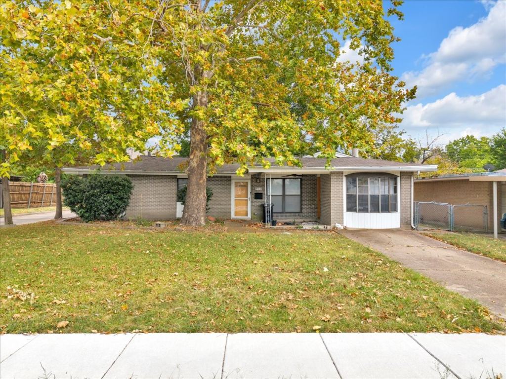 812 W Grubb Drive, Mesquite, TX 75149 — photo 1