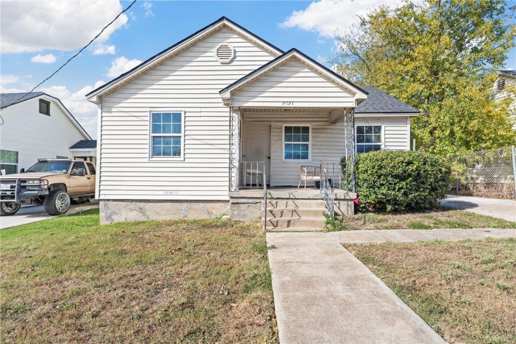 2021 Gurley Avenue, Waco, TX 76706 — photo 1