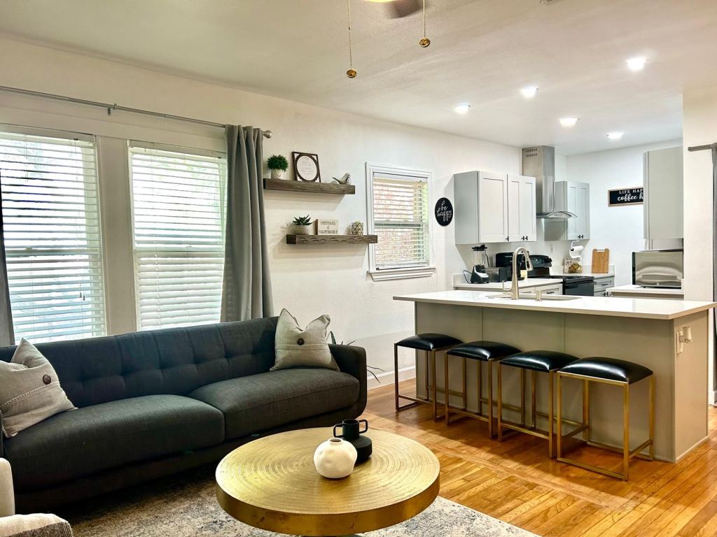 3927 Cole Avenue H, Dallas, TX 75204 — photo 1