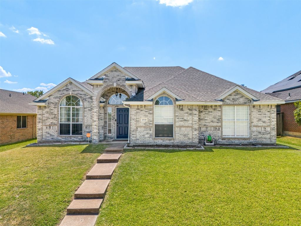 1938 Woodglen Drive, Mesquite, TX 75149 — photo 1
