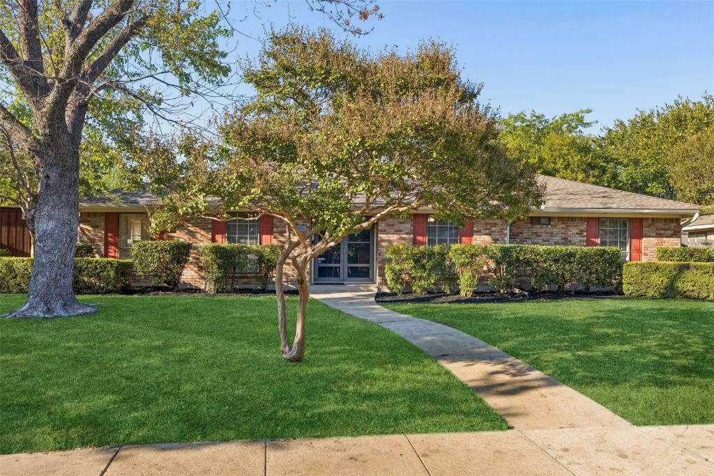 2015 Scarlet Oak Drive