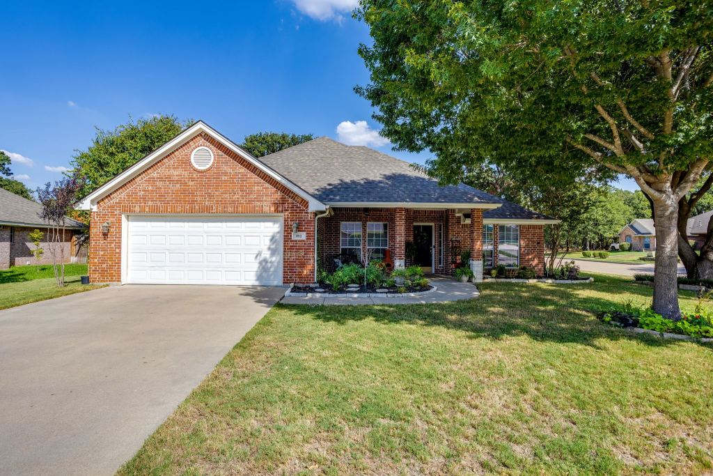 853 Royal Oak Lane, Burleson, TX 76028 — photo 1