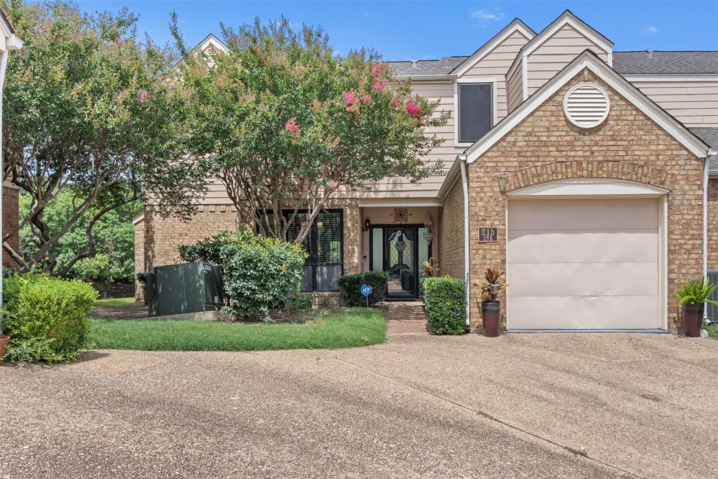 215 Cimarron Trail 1, Irving, TX 75063 — photo 1