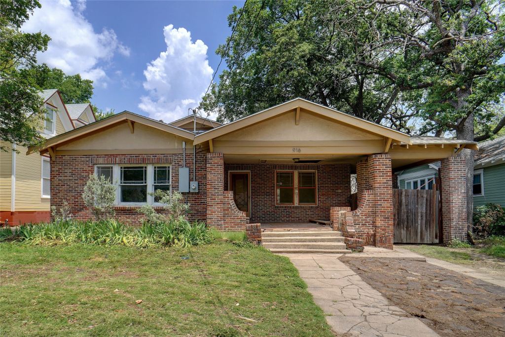 916 W Hickory Street, Denton, TX 76201 — photo 1