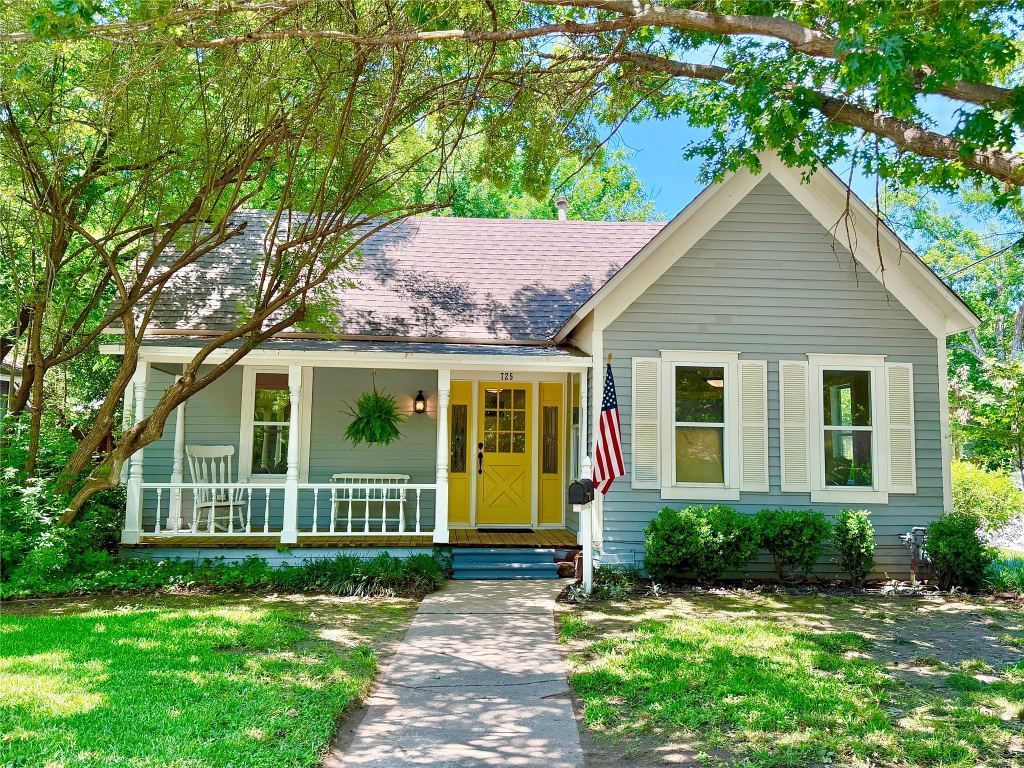 725 Bolivar Street, Denton, TX 76201 — photo 1