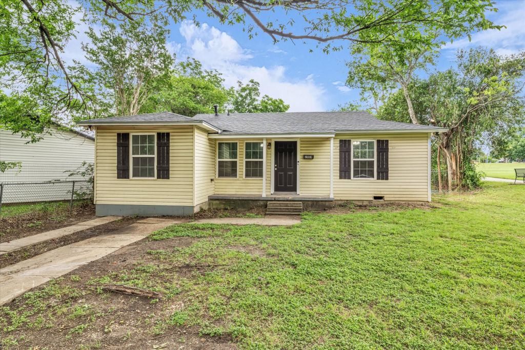 3904 James Avenue, Waco, TX 76711 — photo 1