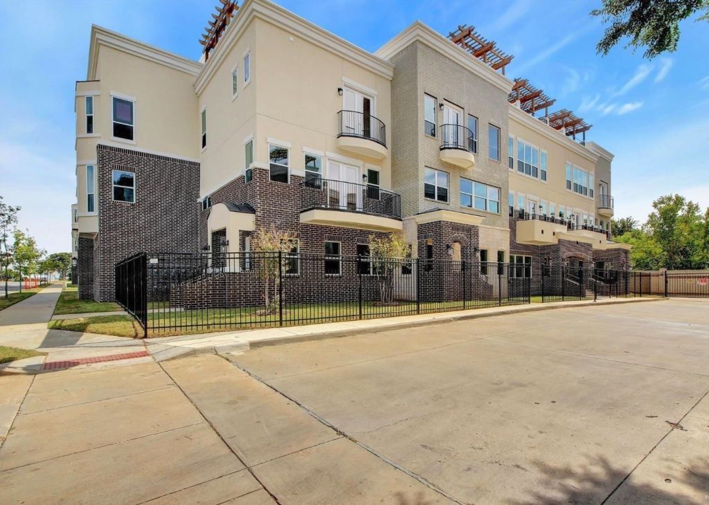 1209 Beaconsfield Lane 502, Arlington, TX 76011 — photo 1