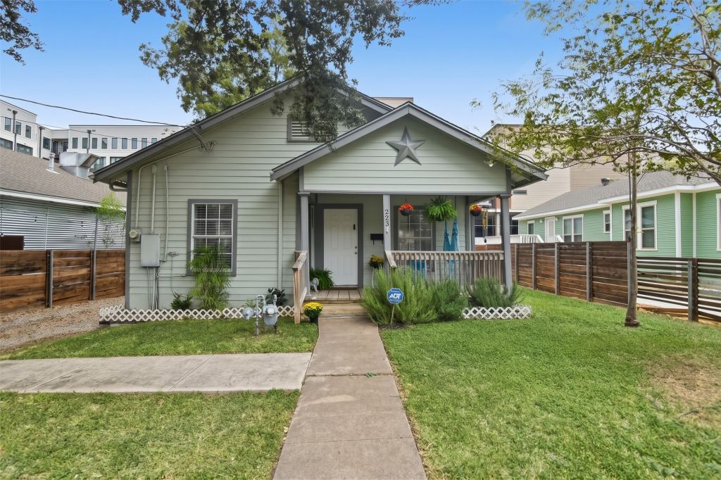 223 W 8th Street, Dallas, TX 75208 — photo 1