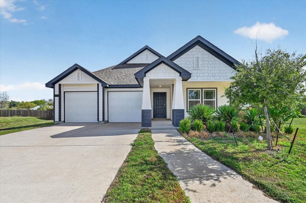 106 N Island Drive, Terrell, TX 75160 — photo 1