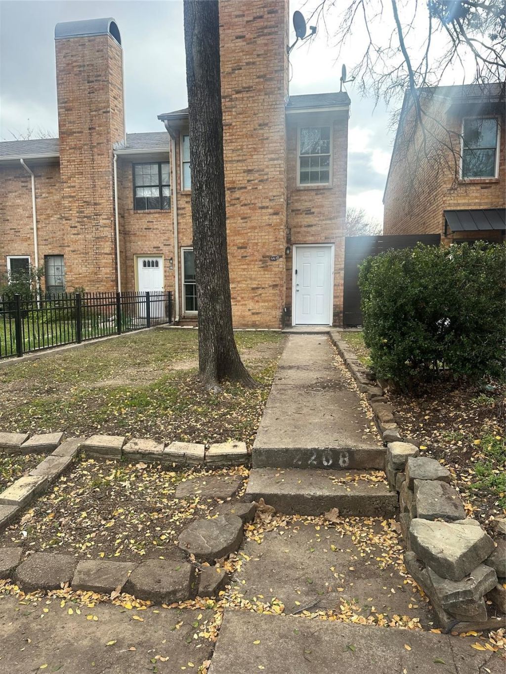 2268 Colony Court, Dallas, TX 75235 — photo 1