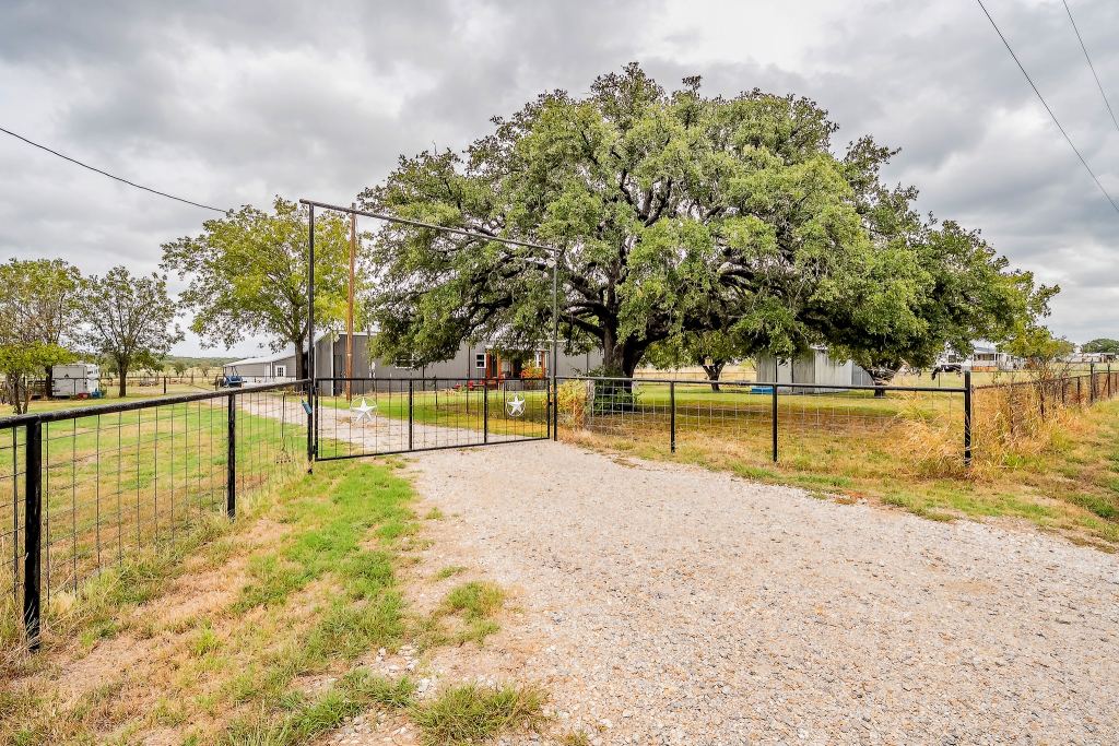 87 Ledbetter Drive, Mineral Wells, TX 76067 — photo 1