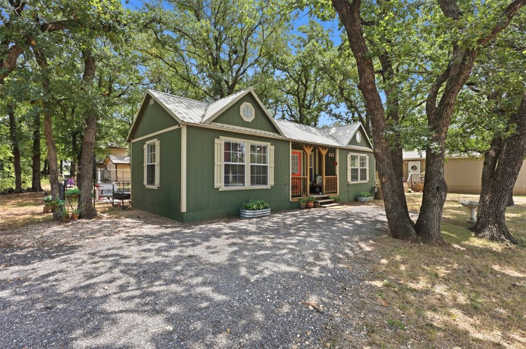 5727 Arkansas Trail, Granbury, TX 76048 — photo 1