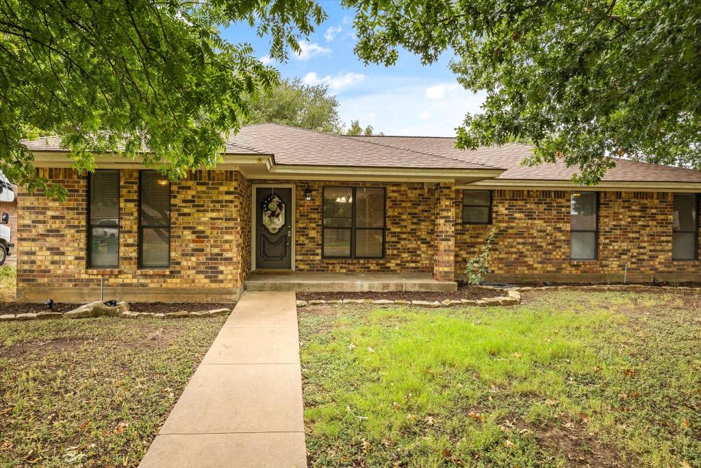 1812 N Cypress Avenue, Stephenville, TX 76401 — photo 1