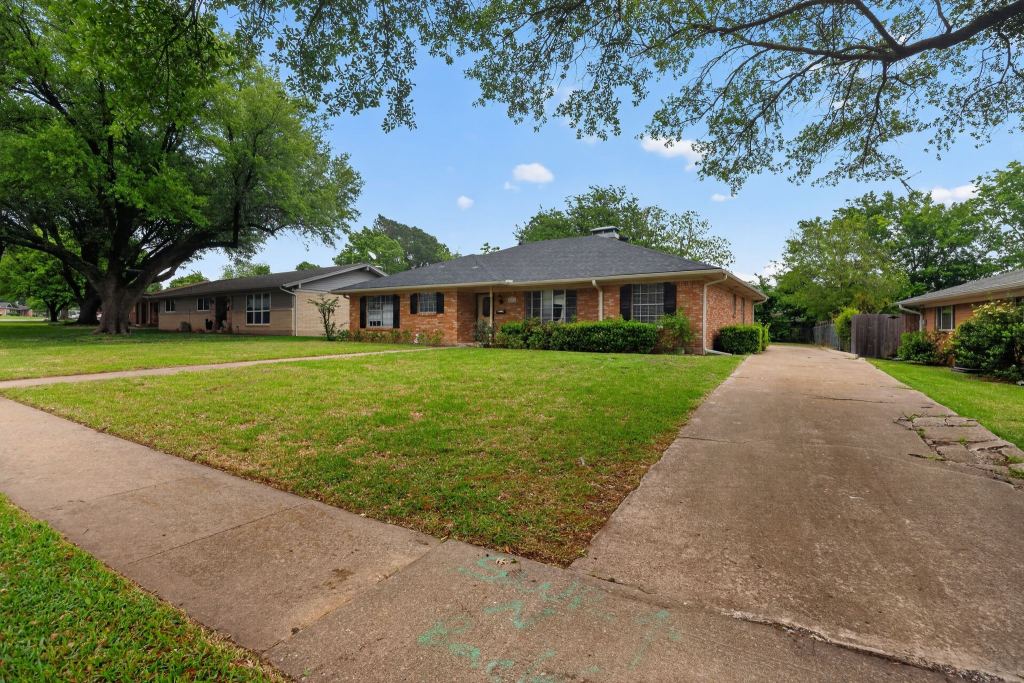 1616 W Shields Drive, Sherman, TX 75092 — photo 1