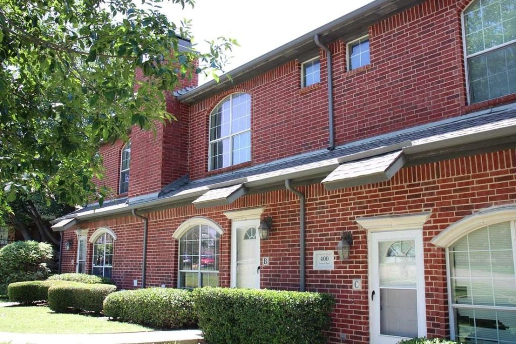 400 Central Park Drive, Arlington, TX 76014 — photo 1