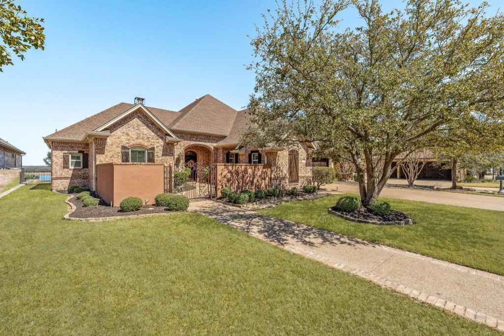 4204 Bluff View Drive, Granbury, TX 76048 — photo 1