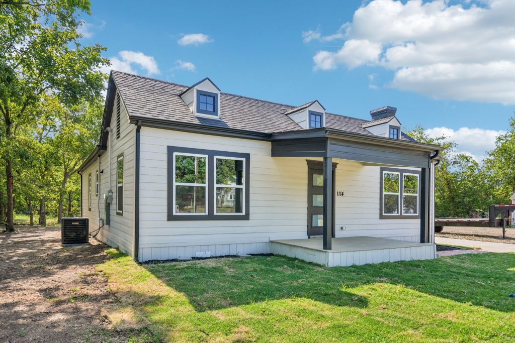 1114 N CATHERINE Street, Terrell, TX 75160 — photo 1