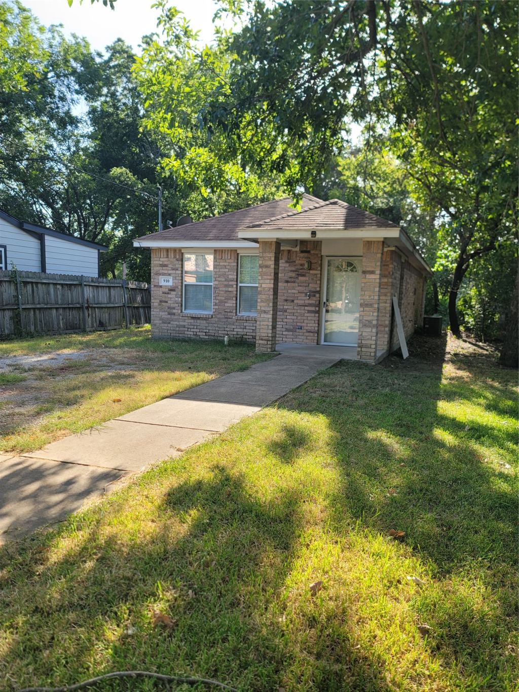 910 S Catherine Street, Terrell, TX 75160 — photo 1