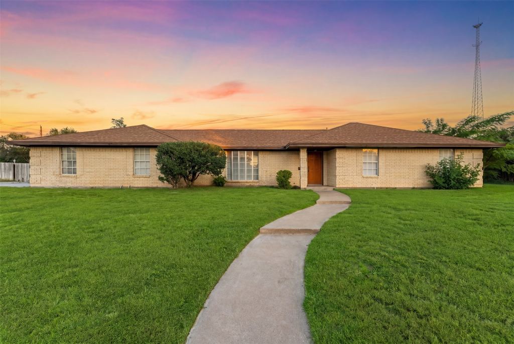 1825 Mahalia Drive, Waco, TX 76705 — photo 1