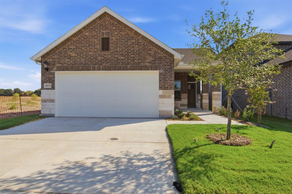 6015 Alderton Drive, McKinney, TX 75071 — photo 1