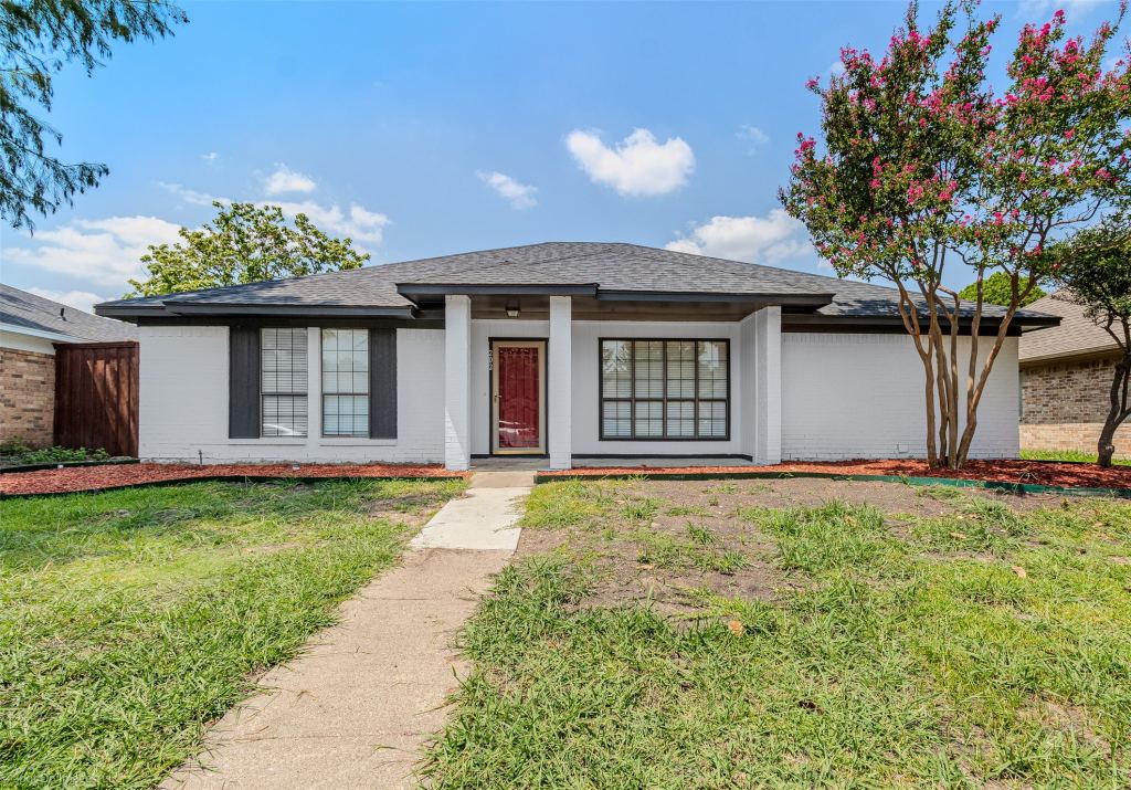 202 E Schreiber Street, Garland, TX 75040 — photo 1