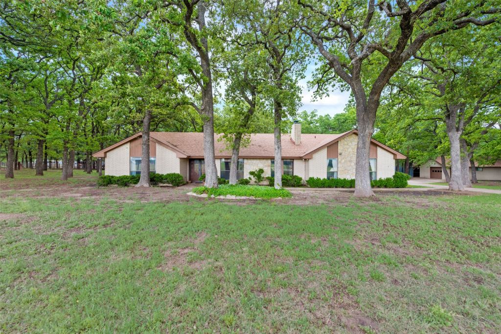460 J E Woody Road, Springtown, TX 76082 — photo 1