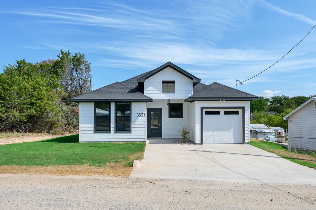 3631 Raintree Trail, Granbury, TX 76048 — photo 1
