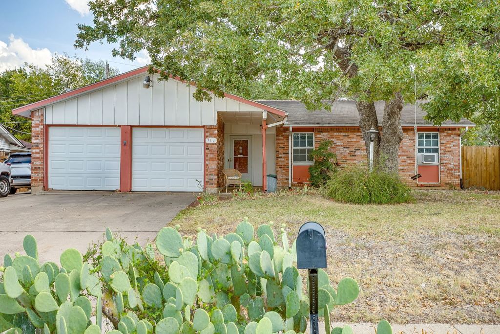 915 Cherry Laurel Lane, Arlington, TX 76012 — photo 1