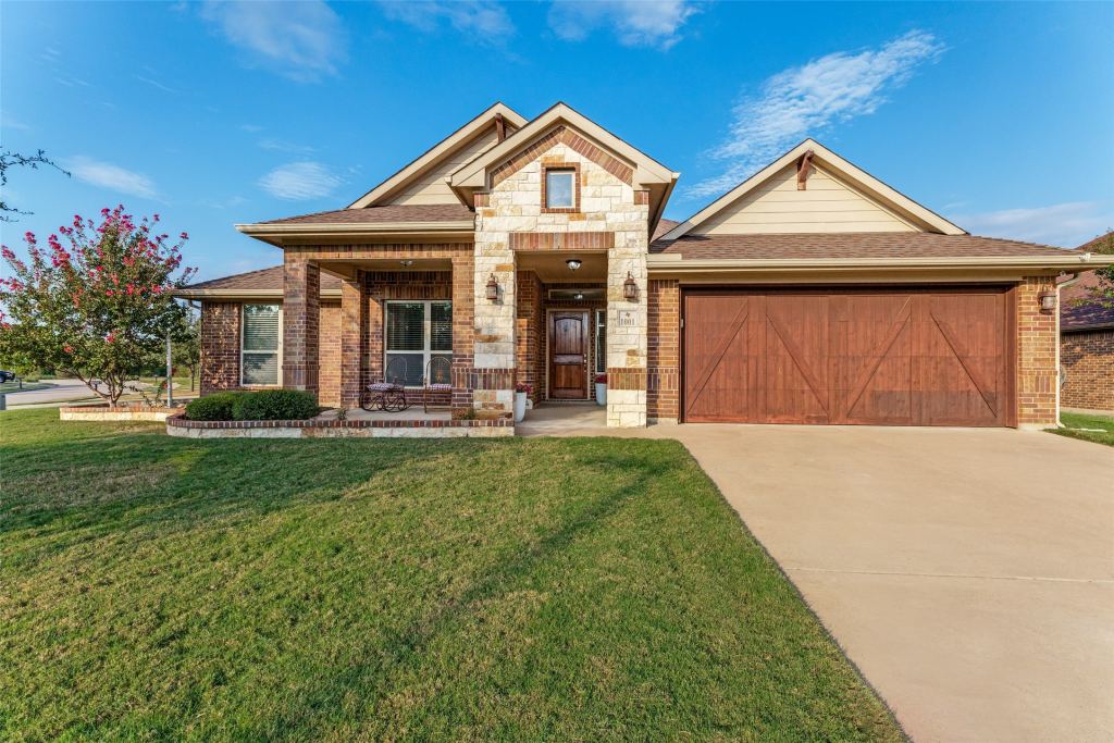1001 Morningside Drive, Burleson, TX 76028 — photo 1