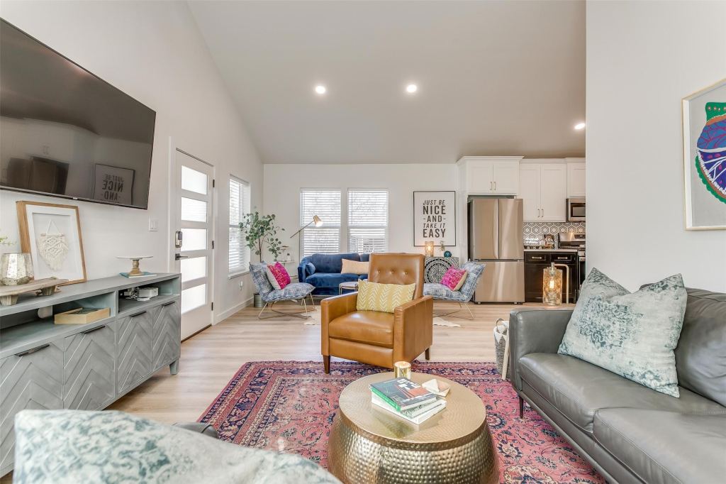 323 S Hannaford Street, Granbury, TX 76048 — photo 1